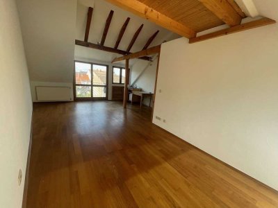 Renovierte und leerstehende 1,5 ZKB-Dachgeschosswohnung in LU-Mundenheim (3 Parteienhaus)!