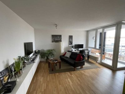 Helle 50qm 2-Zimmer-Wohnung möbliert/EBK/Balkon/Parkett