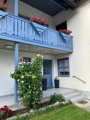 Großzügiges 3-Familienhaus mit Stadel und Doppelgarage in Dasing