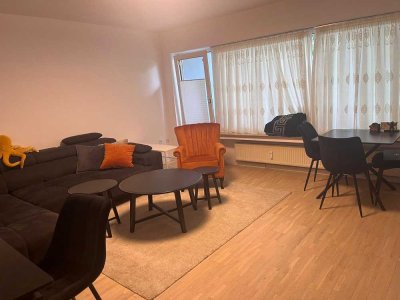 Stilvolle, vollst. renovierte 2-Raum-Hochparterre-Wohnung mit geh. Innenausstattung mit Balkon