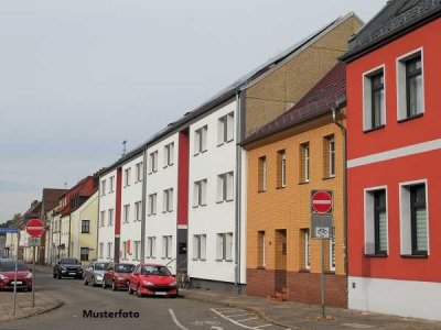 Einfamilien-Reihenendhaus und Garage - gute Wohnlage