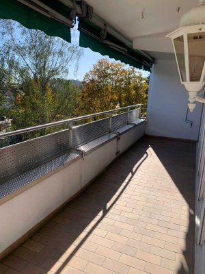 Schöne, sehr helle, geräumige ETW mit gr. Balkon in Unterhaching