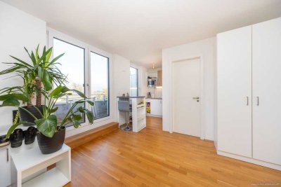 Direkt am Englischen Garten: Modernes Studentenapartment im Dachgeschoss mit Dachterrasse, Lift & TG