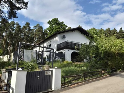 Zweifamilienhaus nahe Cham in herrlicher Lage - Vollständig und in Top-Qualität saniert!