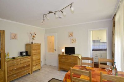 2-Zimmer-Appartment, möbliert, Top-Lage, zentral, nahe Strand, Aufzug , frei ab sofort bis 31.03.26