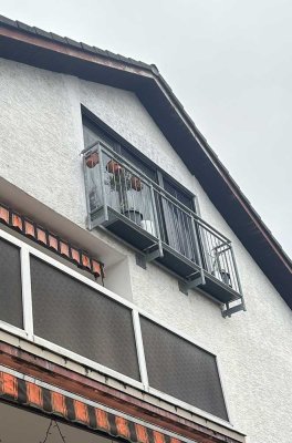 Schöne 3-Zimmer-DG-Wohnung in Gernsheim mit Garage