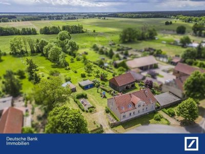 Großzügiges Zweifamilienhaus mit Scheune, Wintergarten & Potenzial