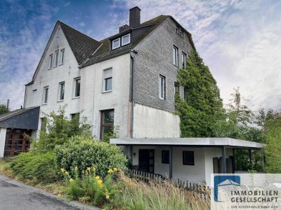 PREISWERT UND GERÄUMIG! Historisches Schulgebäude mit Charme und Potential!