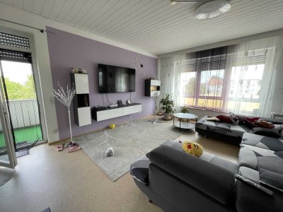 Bitte nur Mailanfragen: Großzügige schöne Wohnung im 1. OG mit Balkon