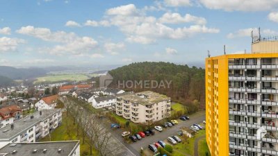 Wohnen mit Aussicht: Gemütliche Wohnung am Waldrand mit Aufzug, Panoramablick, Stellplatz und Loggia