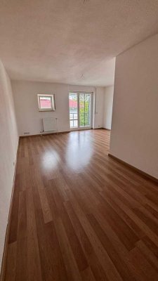 Attraktive 3-Zimmer-Maisonette-Wohnung mit Balkon und EBK in Hattenhofen