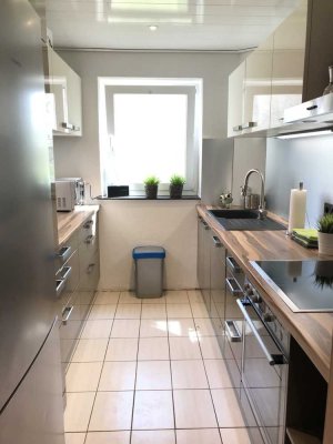 zentrumsnahe Balkonwohnung im Grünen mit Einbauküche