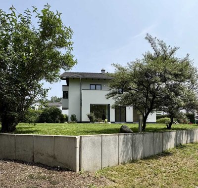 Prov.-frei: Neuwertiges, geräumiges Einfamilienhaus mit sechs Zimmern in Glonn, Kreis Eberberg