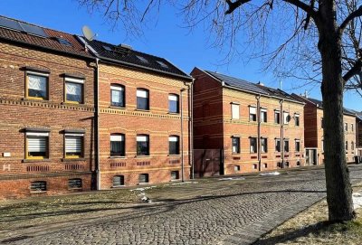 Idyllisches Familiennest: Doppelhaushälfte in Raguhn mit weitläufigem Garten und romantischem Teich