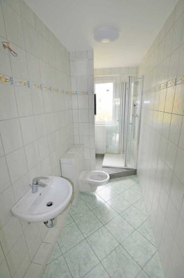 3-Raum-Wohnung mit Dusche, Balkon und PKW-Stellplatz! bezug ab August 2025 möglich!
