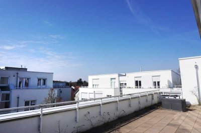Exklusive 3-Zimmer-DG-Wohnung mit großer Süd-Dachterrasse, EBK, Lift, 2 Bädern und TG in Trudering