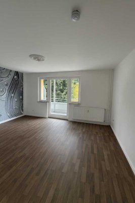 Helle 3-Zimmer-Wohnung im 1. OG – ideal für Selbstsanierer!