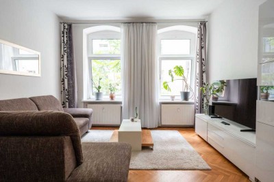 Bezugsfreie charmante Altbauwohnung in begehrter Lage im Samariterkiez.