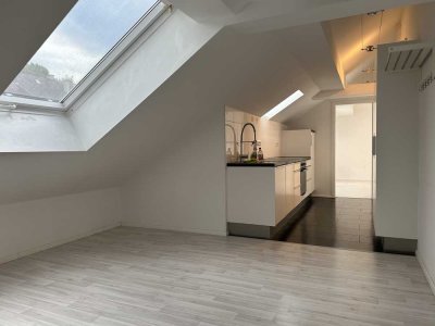 ++ Ludwigsburg-Nord++ 2,5-Zimmer-DG-Wohnung ++ EBK ++ KFZ-Stellplätze ++