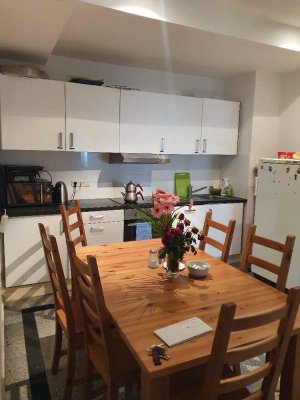 Helles WG-Zimmer in großzügiger 3er-WG gegenüber Fuggerei