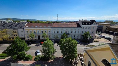 Kurzfristige Anmietung(en) möglich / Vollmöbliertes Apartment für „Sofort-Nutzer“ / Barrierefreies Penthouse mit Fernblick direkt am Bahnhofplatz