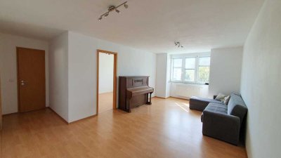 Zentrale 2-Zimmer-Wohnung in Darmstadt mit Klavier