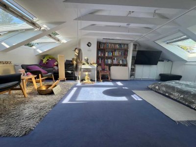 2 Gärten, 2 Garagen 3 Zimmer Wohnung in Bochum Linden mit ausgebautem Dachgeschoss