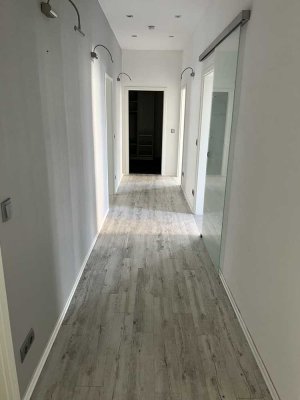 Luxuriös sanierte 4 Zi.-Wohnung in Bestlage von Herrenhausen