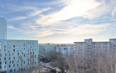 Helle 2-Zimmer-Wohnung mit Südbalkon, Aufzug und Stellplatz in Neukölln / Buckow