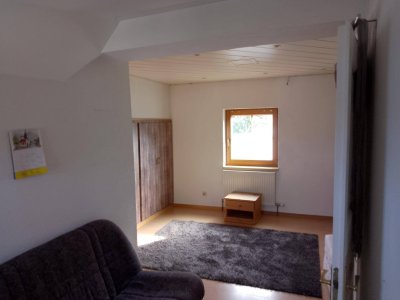 Freundliche 2,5-Zimmer-Dachgeschosswohnung in Grafenbach