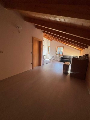 Geschmackvolle 1-Raum-Dachgeschosswohnung in Prackenbach