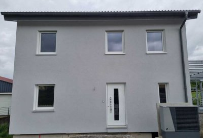 ERSTBEZUG – modernes Einfamilienhaus mit direktem Zugang zur Natur