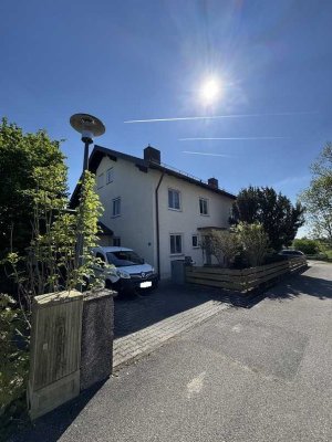 Attraktive Doppelhaushälfte mit 118 m² Wohnfläche, Garage und 380 m² Grundstück in Langenpreising