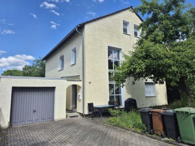 Zweifamilienhaus mit Ausbaupotenzial in ruhiger Lage von Niederdorfelden