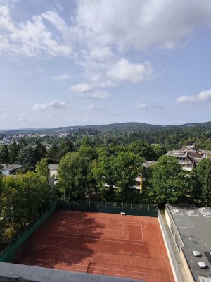 Helle 1-Zimmer Wohnung im 10. OG mit Balkon in Kronberg