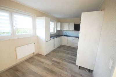 Einzug fertige 4 Zimmerwohnung mit Einbauküche, Balkon