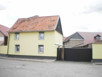 Geräumiges Wohnhaus mit Nebengelass in Berga RESERVIERT