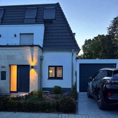 Stilvoller Neubau in begehrter Villenlage am Rhein – exklusive Doppelhaushälfte