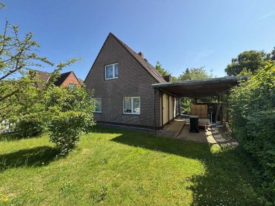 Einfamilienhaus mit Garage & Carport