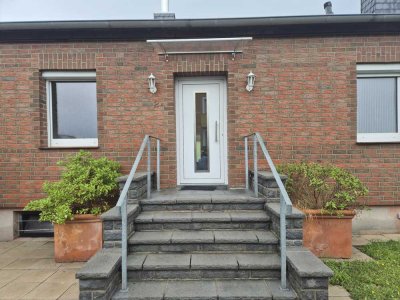Exklusiv saniertes freistehendes Einfamilienhaus mit Kamin, Südterrasse & großem Garten von privat
