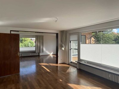 Wunderschöne, helle Familienwohnung mit Blick ins Grüne und großem Anwesen!