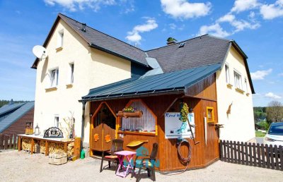 Lebens(t)räume verwirklichen: Ihr Familiendomizil mit Ferienwohnungen in Carlsfeld