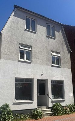 Vermietetes Mehrfamilienhaus mit 3 Wohnungen und kleinem Laden im historischen Stadtteil Neuwerk