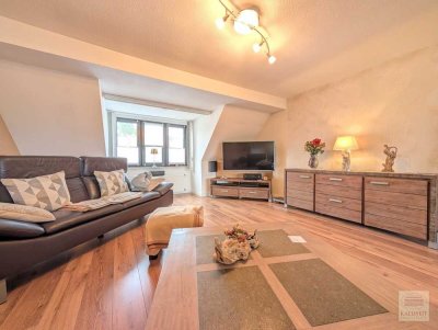 Stockum: Charmante Dachgeschoss-Wohnung im Blumenviertel