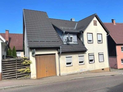 Renovieren Sie dieses solide Bauernhaus nach Ihren tollen Wohnideen!