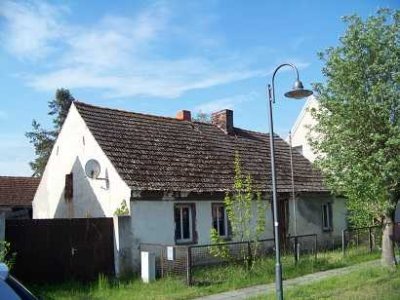 ABRISSHAUS MIT GROßEM GRUNDSTÜCK UND SCHEUNE