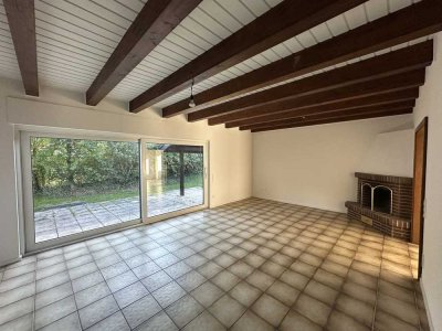 Frisch renoviertes Bungalow-Haus mit vermieteter Einliegerwohnung in Bauschlott