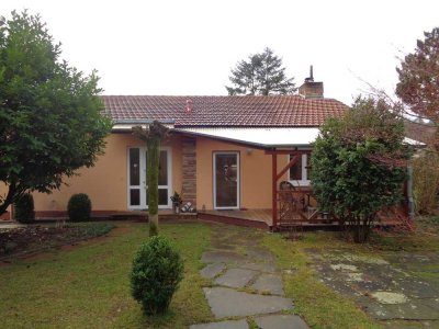 KOMPLETT RESTAURIERTES EFH MIT NEBENGEBÄUDEN UND SEHR GROßEM GRUNDSTÜCK