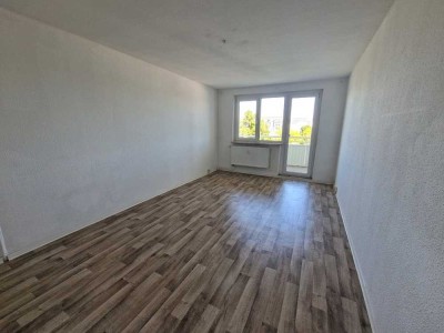 Bald wie neu: Großzügige 4-Zimmer-Wohnung mit Balkon & Tageslichtküche