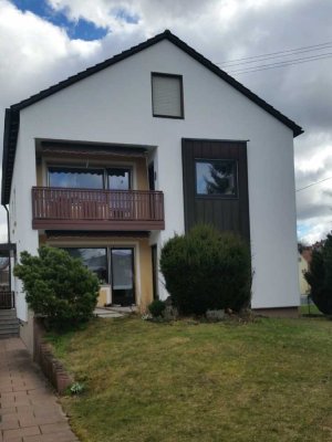 Sonnige, gepflegte 3-Raum-Wohnung mit schöner Innenausstattung mit Balkon in Friedberg